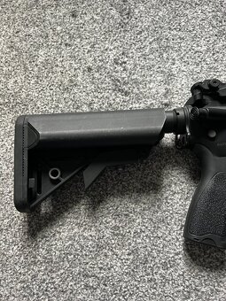 Airsoft M4 AEG + baterie, zásobníky, red dot – komplet SET - 16