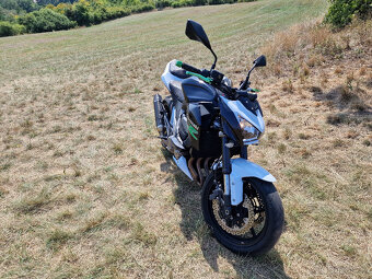 Kawasaki Z800E – 78 kW – bílá perleť + LeoVince – TOP stav - 16