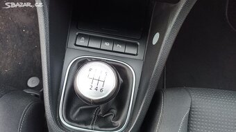 VW Golf VI 1,2 TSi 77kw Málo najeto - 16