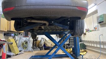 VW Touran 2.0 TDi - 16
