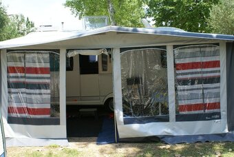 Prodám karavan Hobby Deluxe Easy, typ 460 UFE, rv 2014 - 16