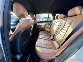 Mercedes-Benz Třídy E 400 4MATIC kombi - 16