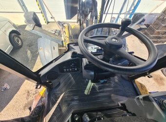 Kolový nakladač CAT 924G - 16