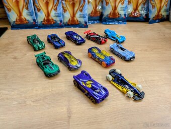 Hot Wheels - 16
