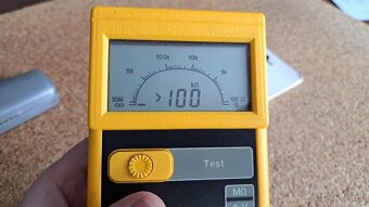 Digitální měřič izolačních odporů MEGGER BM 80/A (AVO) - 16