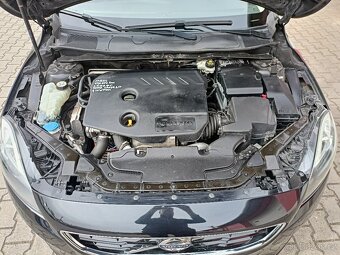 VOLVO V40 D2 ,kůže, navi, pěkně zachovalé auto - 16