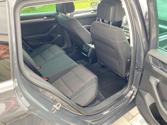 VW Passat B8 Variant 1.6 TDi 88kW DSG ACC CEBIA 1majitel - 16
