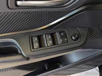 Toyota C-HR 1.8 Hybrid 90kW KAMERA, LANE ASSIST ČR - 16