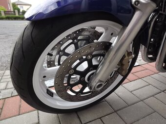 Suzuki GSX 1400 - 16
