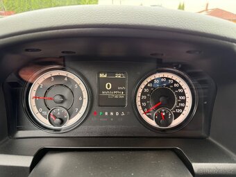 DODGE RAM CLASSIC PENTASTAR 6 míst - 16