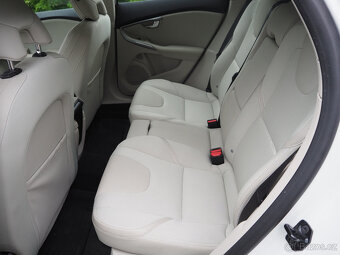 Volvo V40 2.0 D3 5ti válec, původ ČR - 16