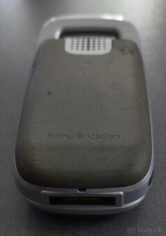 Prodám Sony-Ericsson nejspíš je to Z520i funkčni s nabíj. - 16
