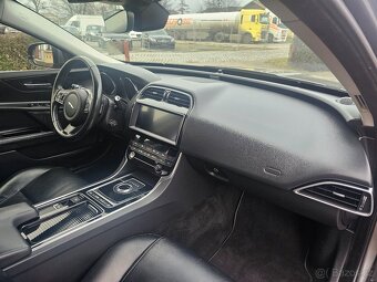 JAGUAR XE 2019 2.0D 132kW,VÝHŘEVY,NAVI,TEMPOMAT,SERVISKA - 16