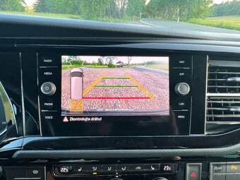 ► VW T6.1 2.0TDI 110KW DSG MULTIVAN SIX-LED-NAVI-TAŽNÉ-KAM - 16
