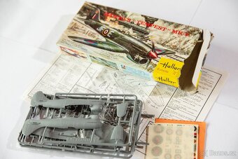 spousta modelů letadel v měřítku 1/72 - 16