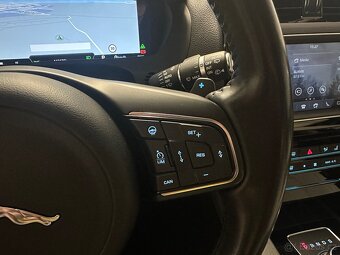 Jaguar F-Pace 30d 221kW AWD PANO ACC LED VIRTUÁL TAŽNÉ - 16