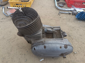 nádrž motor polomotor 125 175 jawa upravený rám drobné díly - 16