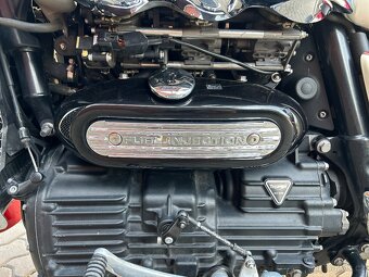 Triumph Rocket III, Touring 2.3i - 16