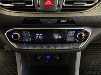 Hyundai i30 Fastback 1.5TGDI 118kw MHEV Family Smart RV.2022 - 16