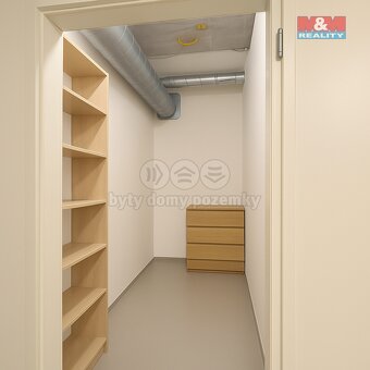 Pronájem bytu 1+kk, 34 m², Praha, ul. Toufarova - 16