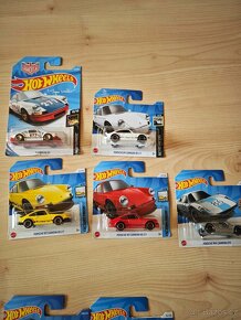 Hot wheels autíčka - 16