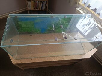 Skříňka s akváriem - 16