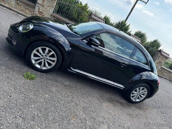 VW Beetle 1,2 TSI 77KW DESING-top stav-serviska, bez koroze - 16