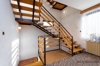Prodej prostorného rodinného domu v Ženklavě – zahrada, gará - 16
