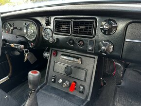 MG MGB GT - 16