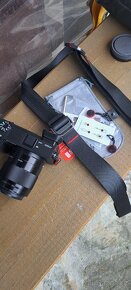 Sony a6400 + objektiv 50mm + příslušenství - 16