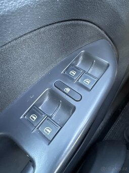 Volkswagen Touran 1.9 TDI DSG 77 kW BEZ KOROZE SERVISKA - 16