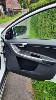 Volvo XC60 2.4D Automat-175hp r.2010 výbava Summum - 16