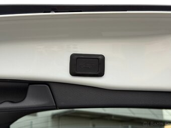 Toyota RAV4 2.5 Hybrid 131kW 2019 | 49500km, ČR, DPH, 1maj - 16