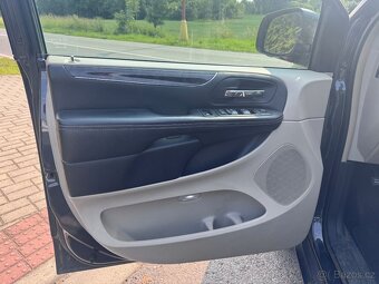 Chrysler Town Country 3,6 RT DVD Stown Kůže 2014 - 16