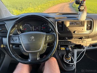 Peugeot EXPERT-TRAVELLER 2018 rok - 16