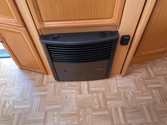 Fendt Platin 510, 4 osoby, sprcha, bojler, fr.postel - 16