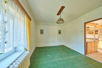 Prodej domu se 2 bytovými jednotkami, garážemi a dílnami - 16