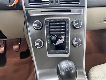 Volvo XC60 2.4 D4 133 kW 4x4 Manuál, 2014, Výhřev čel.skla - 16