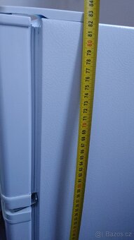 Malá lednice s mrazákem - 16