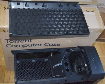 Fractal Design Torrent Black TG, nová, krabice + příslušenst - 16