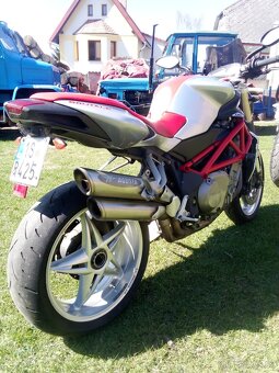 MV Agusta Brutale 910 - 16