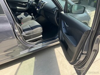 HYUNDAI iX20 1.4i 66 KW 1.MAJITEL PARK.S.VYHŘ.SEDADLA+VOLANT - 16