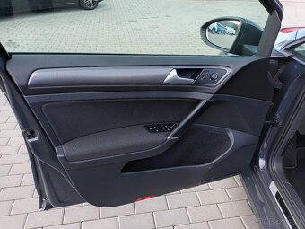 Volkswagen Golf 1,6 TDI,81KW,SERVIS,NAVI,TAŽNÉ - 16