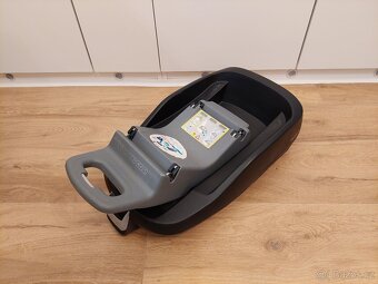 Set Maxi Cosi: 2x autosedačka (0-13 kg a 9-18 kg) + základna - 16