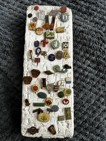 Velká sbírka RETRO odznáčků, nutno rozkliknout. - 16