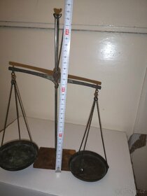 min. 144 let stará kupecká váha - četné cejchy od r. 1880 - 16