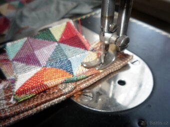 PŘENOSNÝ šicí stroj BOBBIN na KŮŽI - 220 V - 16