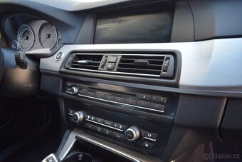 BMW Řada 5 528i F10/KŮŽE/NAVI/ČR/ČTĚTE/ - 16