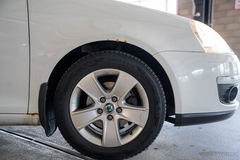 Volkswagen Jetta,  1.6 benzín 75 kw - TOP STAV - 16