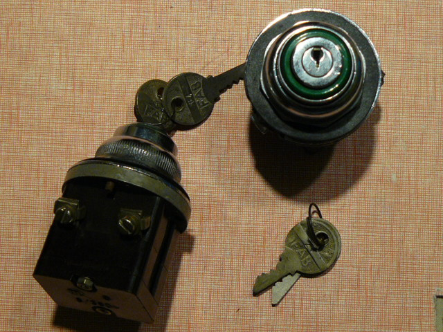 Náhradní díly pro starší elektronické přístroje TESLA a jiné - 17